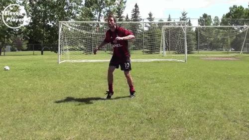 足球技巧8种最为实用的,足球防球的技巧