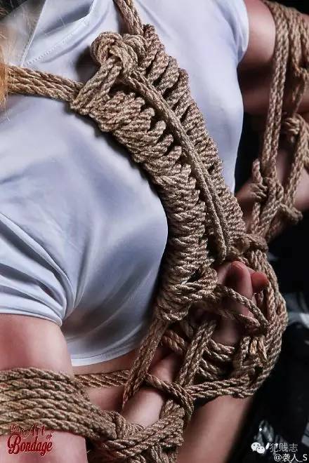 手把手教你包肉粽子,包长粽子捆线方法