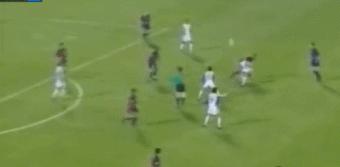 足球小易倒钩凌空射门,双人凌空倒钩足球小将