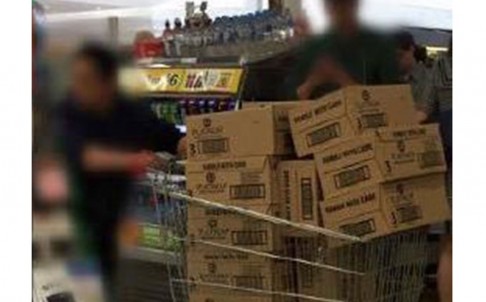 澳大利亚人看华人,中国人到海外抢购奶粉