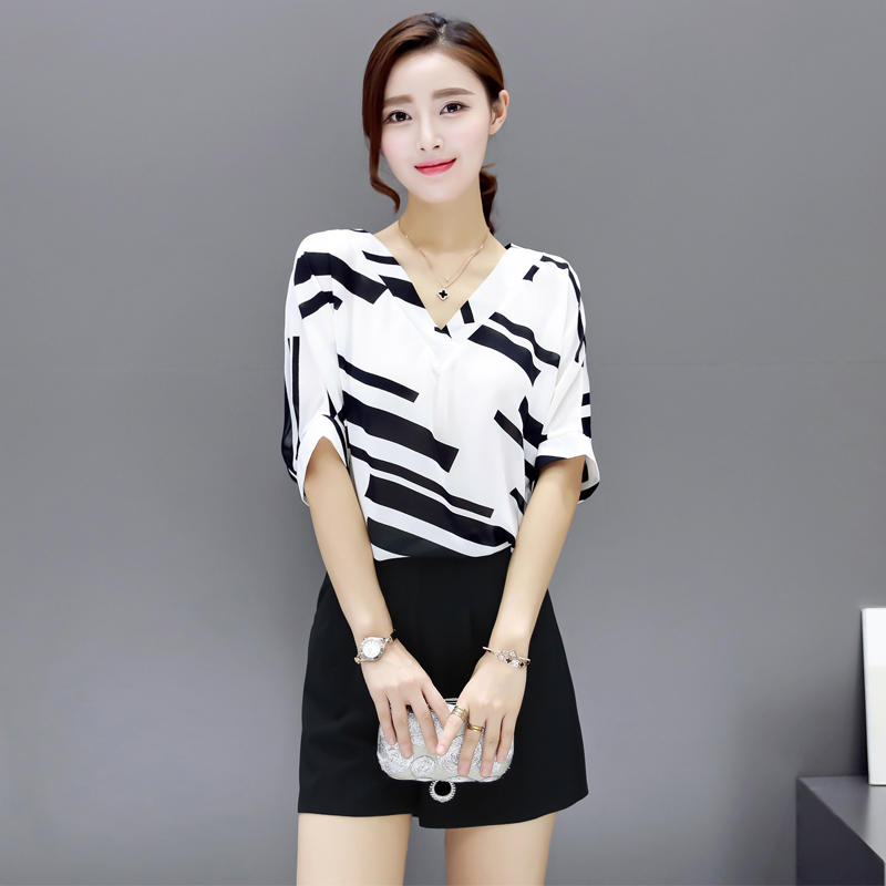 40岁以上的人别穿太老气,到了中年阶段如何穿才不显老气呢