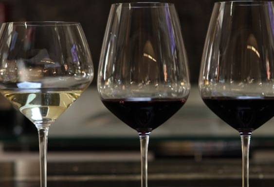 红葡萄酒酸度描述,什么是白葡萄酒的糖度