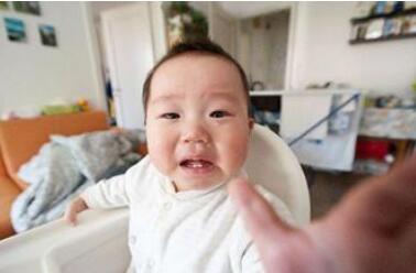 宝宝感冒流鼻涕一招教你解决,5个月婴幼儿感冒流清鼻涕小妙招