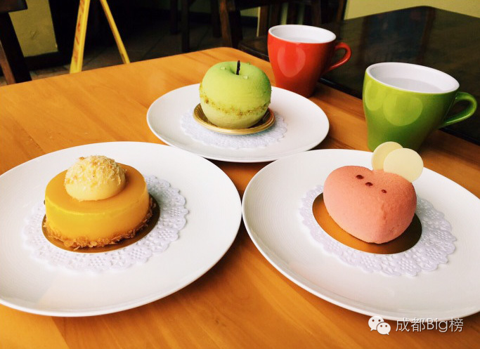 这个挨着成都建设巷的新新社区，看起来好像很好吃。