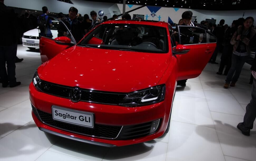 海外版大众速腾速腾gli官图曝光,上汽大众速腾和一汽速腾哪个好