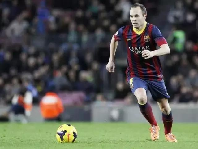 如何在足球球场上装x,在家就能练的足球技巧增加球感