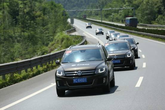 超多美图慎入！开神车，走丝路，这些不可思议的美景就在中国！