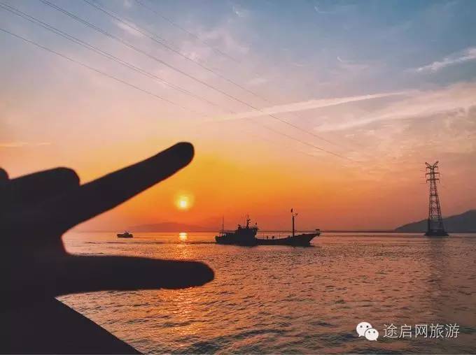 颜值高。海鲜多。距离近。这个夏天，有什么理由不去嵊泗浪一浪~