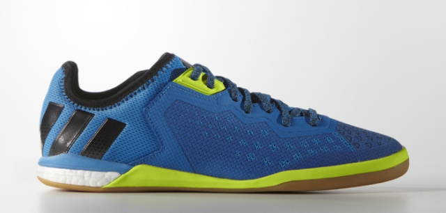 足球鞋不在草地上踢选哪个,踢一次足球选鞋