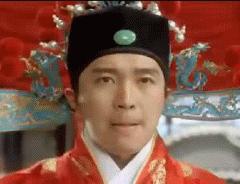 老牛吃嫩草!退休老警察凭什么获得年轻美少女疯狂垂青?