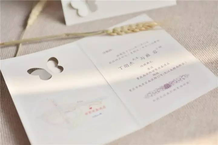 这张婚礼请柬有“毒”,还不速来围观!