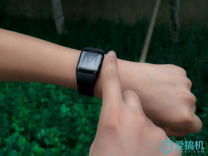 乐心运动手表充电,乐心运动手表显示实时数据