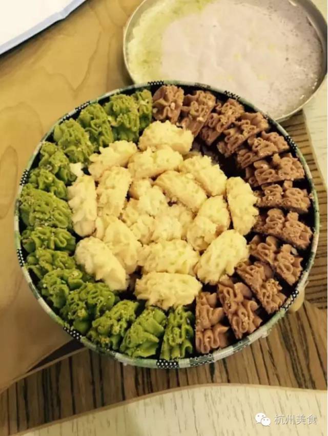 必有一战!这个美女模特竟想用一盒曲奇,搞定全杭州人的胃!