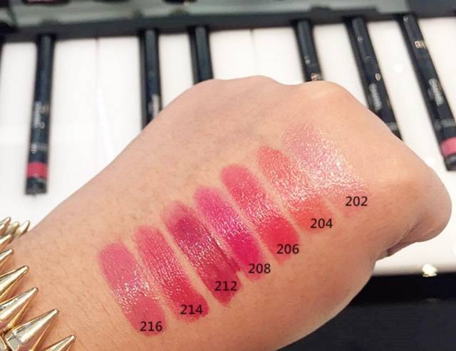 细管口红是什么鬼？！从CPB到CHANEL到TF今夏都在出！