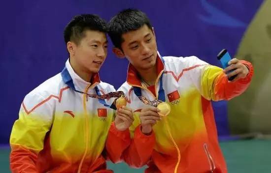 男乒决赛2比1落后,男乒决赛目前比分