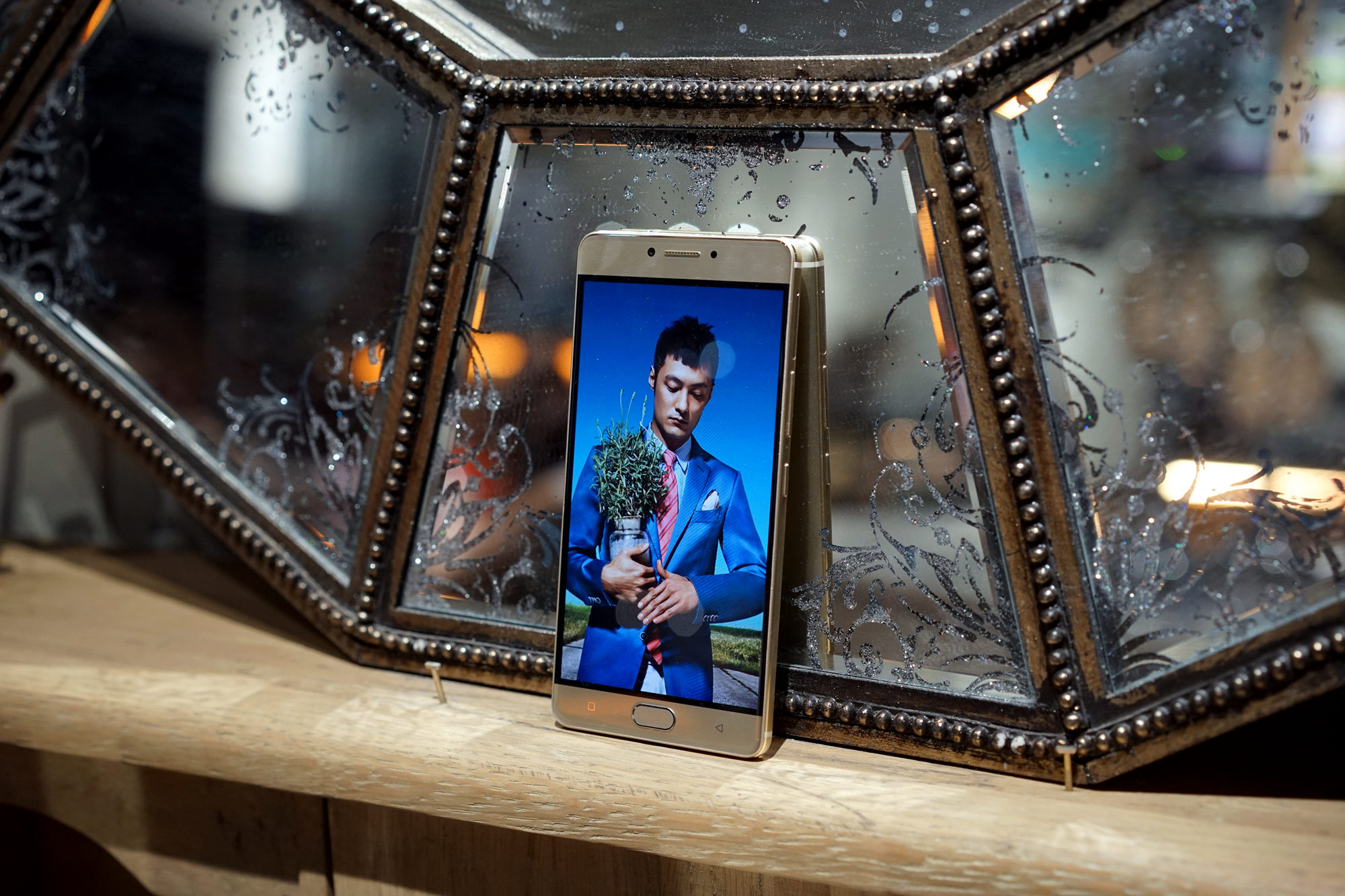 安全性和耐久性测试,安全续航耐摔的手机