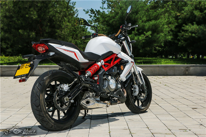 贝纳利bj300gs绿色,贝纳利bkx300试驾