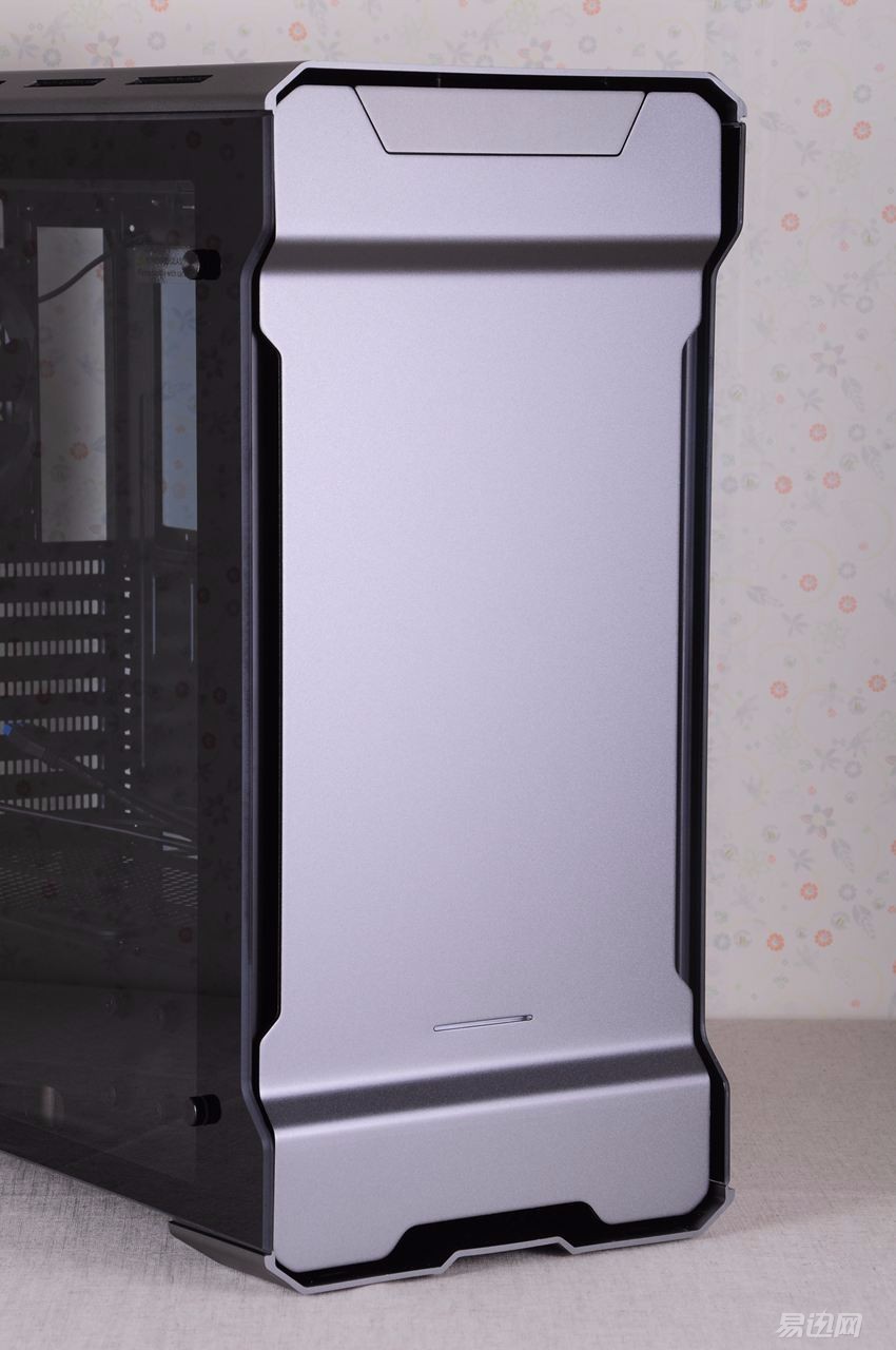 据说这板子和机箱搭配能释放洪荒之力