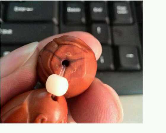 核雕常见瑕疵,核雕定制单籽出现瑕疵