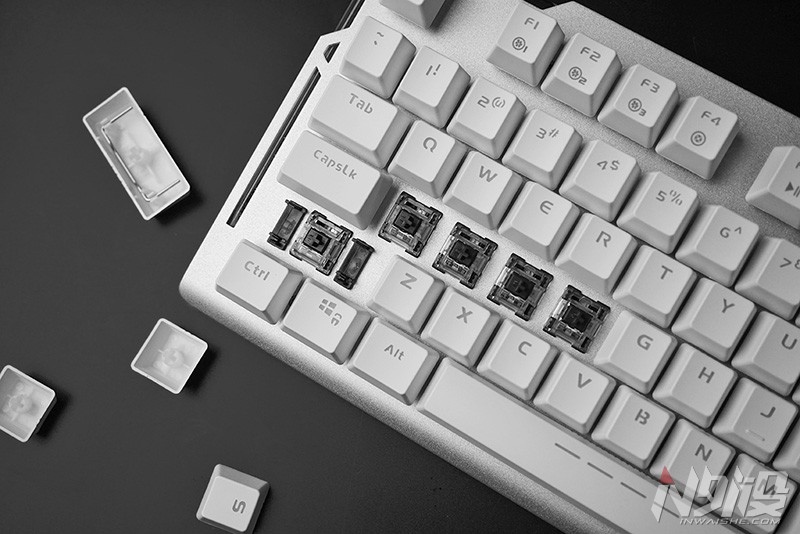 键盘也玩水冷?达尔优水耀EK815机械键盘拆解评测