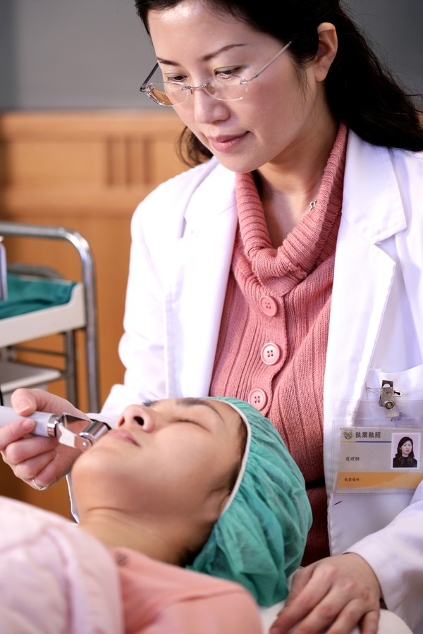 下巴痘坑怎么彻底解决,鼻子的痘坑怎么解决