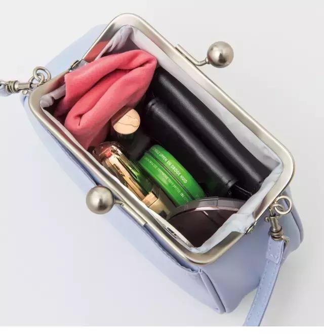 日本买杂志还送礼物看看都送的啥,日本杂志送大牌包包