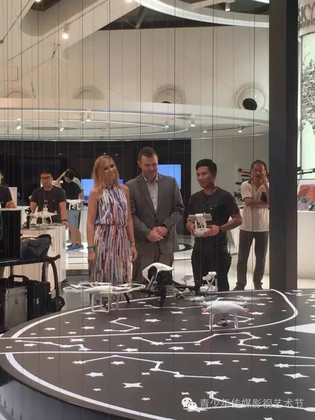 看这里!哇咔咔《南山区形象宣传片》之友情出演篇