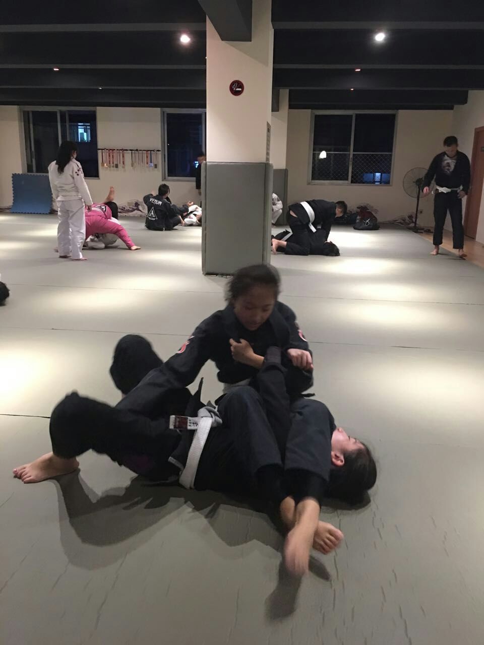 巴西柔术成人好学吗,巴西柔术适合女性防身吗