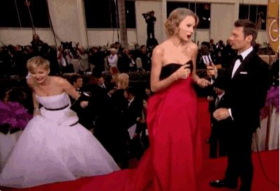 一穿高跟鞋走路就外八怎么办,女人穿高跟鞋不会走路