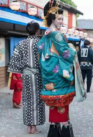 菜菜绪霸气,菜菜绪黑裙礼服