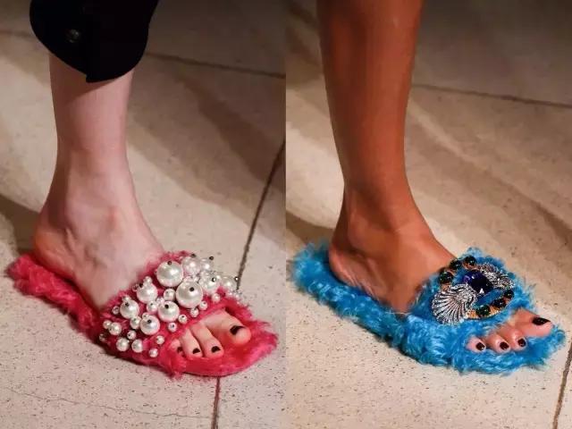 自从穿上这些拖鞋，就是那么自信