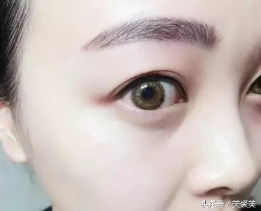 美瞳线是精细活，不能太粗或者太细，刚刚好才是最好