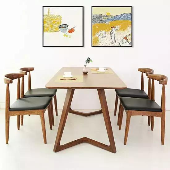 妻子非要这实木餐桌，要不然生活少了韵味！