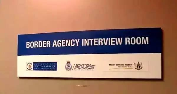 关注︱仅为含饴弄孙，为何这对中国老夫妇被新西兰禁止入境？罪魁祸首竟然指向它！