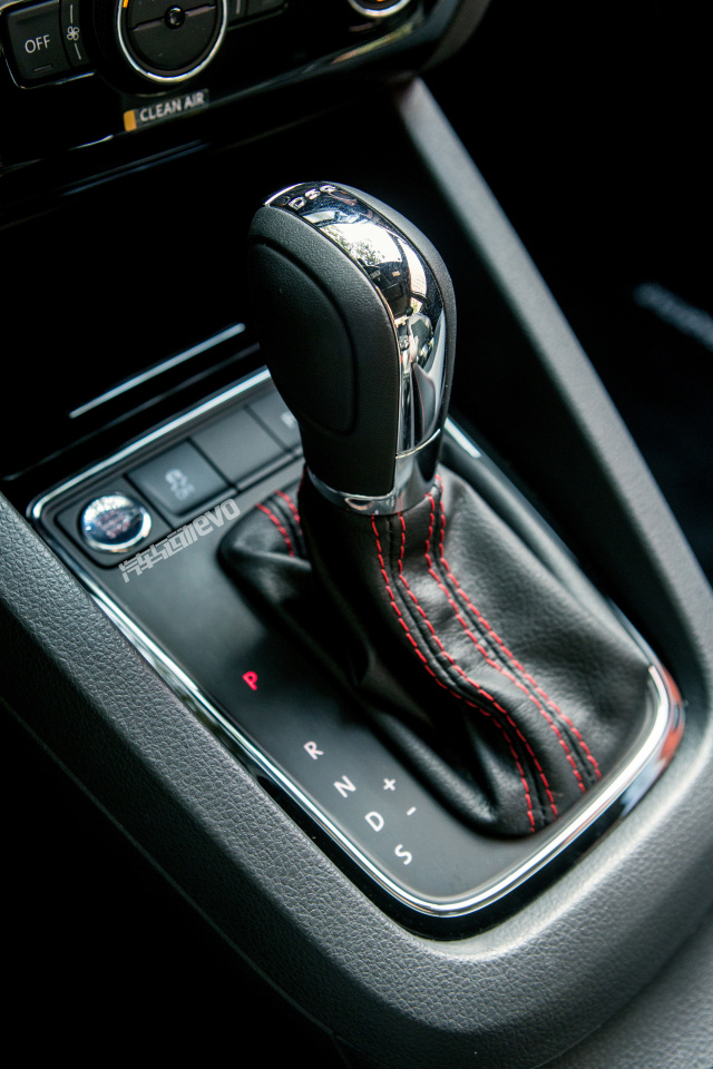 一汽大众速腾gli测评,试驾速腾gli