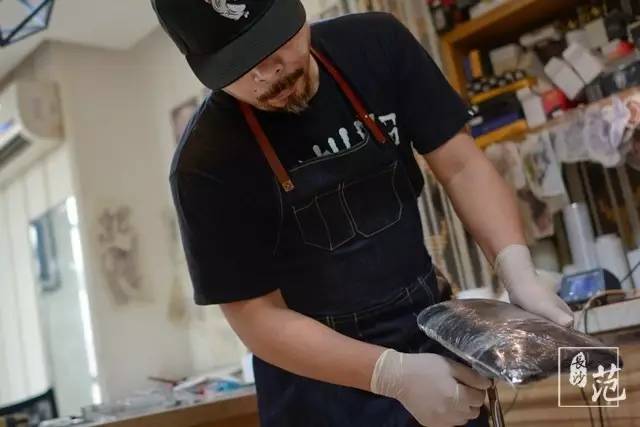 纹身师与绘画艺术,他是纹身师