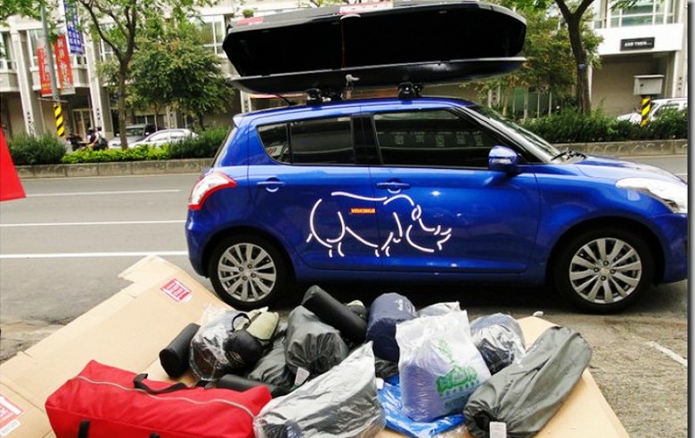 轿车行李架上面放什么是不违规的,汽车行李架放自行车违法吗