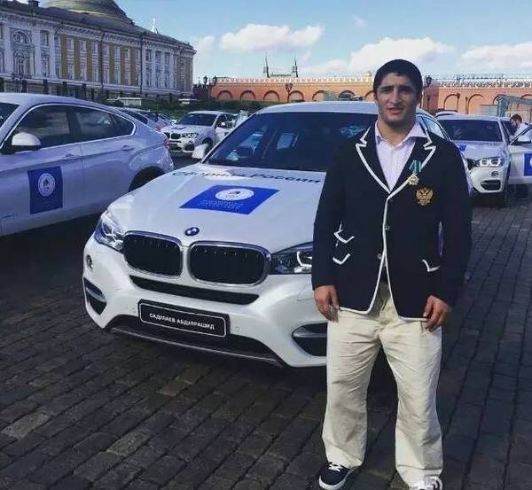 普京送沙特的鹰多少钱,普京送中东宝贝视频