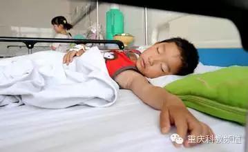 吃螃蟹和柿子有毒吗,吃橘子再吃螃蟹会食物中毒吗