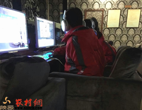 网吧违规接纳未成年举报电话,网吧容留未成年上网怎么处罚