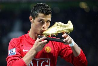 c罗回到曼联的青葱岁月,c罗18岁第一次代表曼联登场的回忆