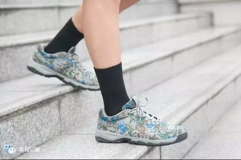 3515新式迷彩鞋男透气轻便跑鞋,新式迷彩鞋户外训练防滑登山鞋