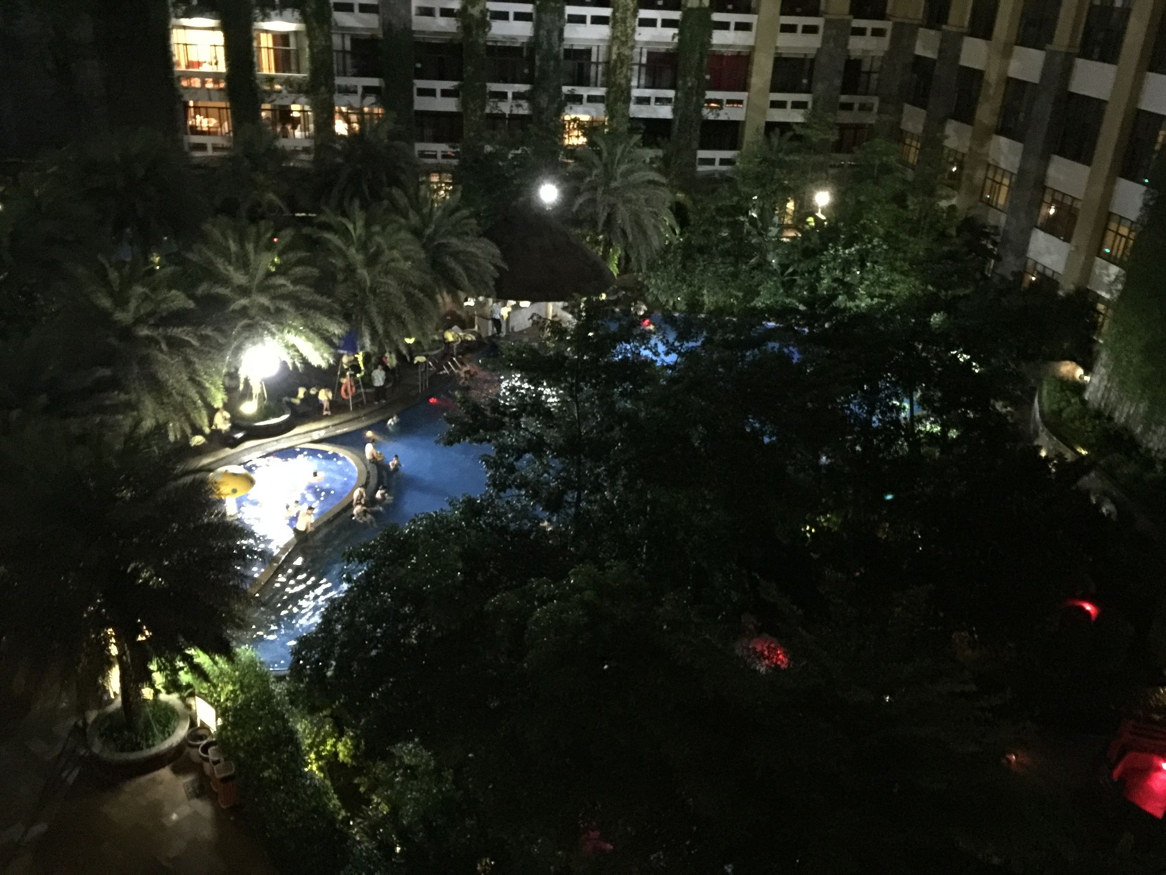 雷州樟树湾大酒店价格,雷州樟树湾大酒店有特大饭桌吗