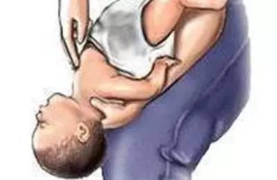 食物残渣卡喉咙怎么办,食物卡到喉咙里怎么办