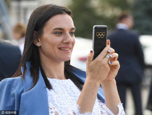 牛气！俄罗斯红场发宝马，普京保镖也有，女皇好羡慕