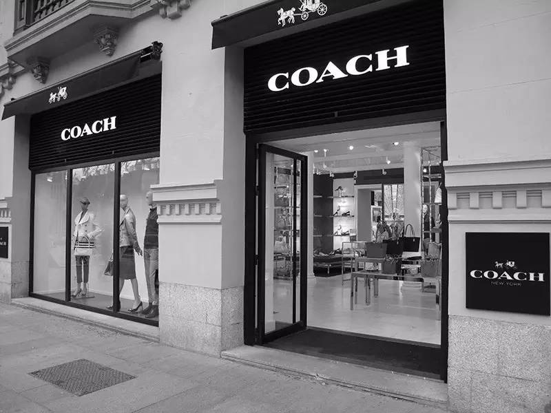 coach一款圆柱形的包,大logo的coach包