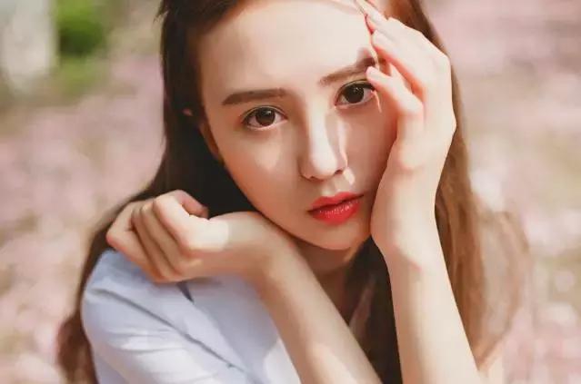 皮肤有斑暗黄怎么改善,皮肤干黄长斑如何护肤