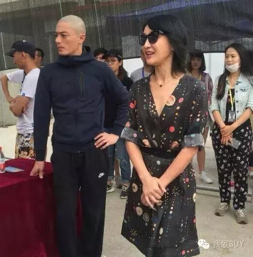 每周女星*服私**秀：89元T成功俘获刘诗诗，杨幂270元T够亲民