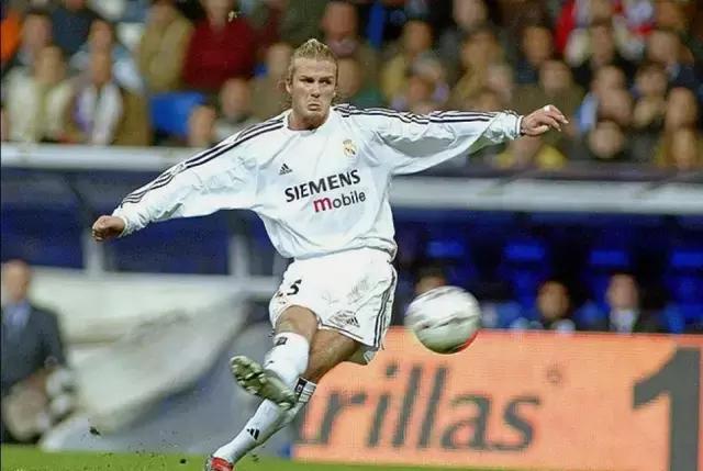 怎么踢才能踢出香蕉球,足球香蕉球怎么踢视频教程