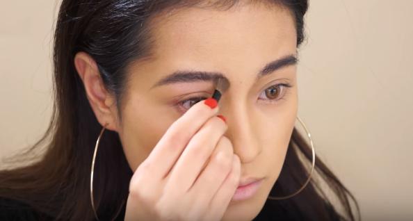 任娜英捏扁鼻子几秒后复原,任娜英鼻子一捏就塌